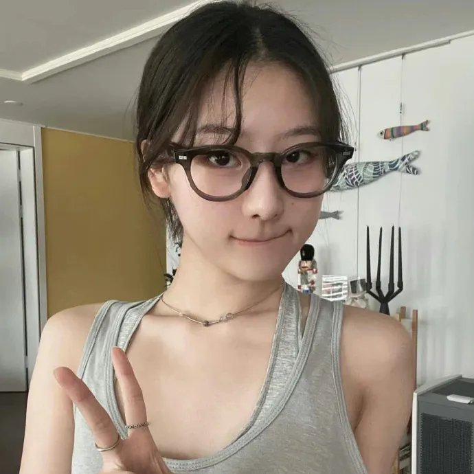 《外人们》海报