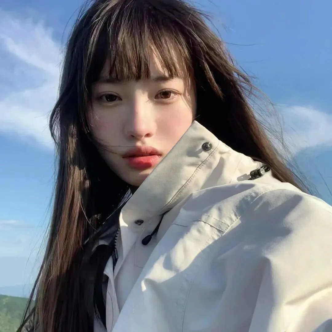 《面纱之下》海报
